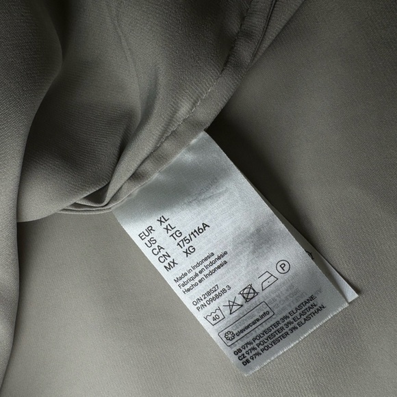 H&M Satin Blouse Long Sleeve Grey/Green Notched Collar Button Down - Picture 7 of 8